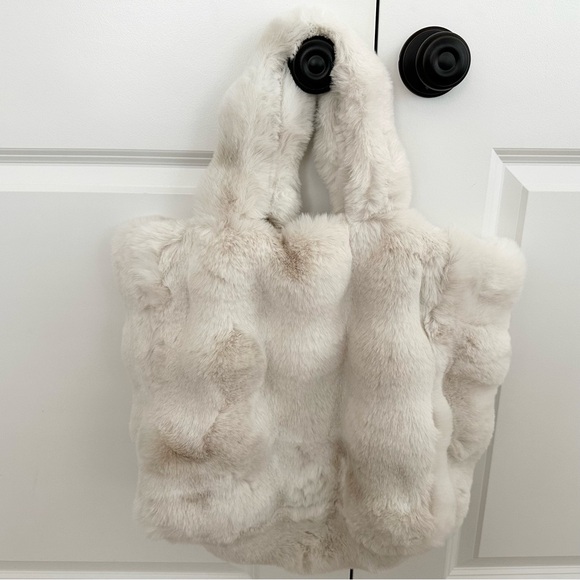 Duplicate Listing - White Faux Fur Bucket Tote Bag Purse - Winter Fashion - Picture 16 of 16